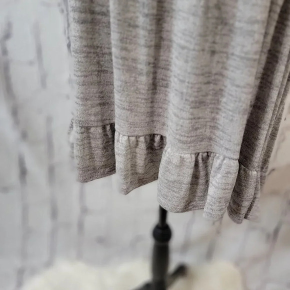 Light Gray V-neck Ruffle Hem Lightweight Womens Summer Tank L - Picture 3 of 9